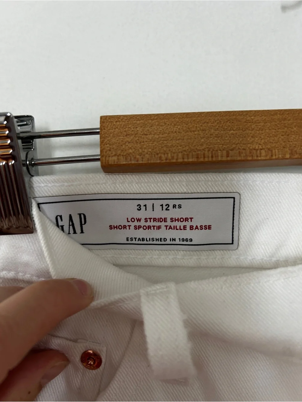 GAP NWT Low Stride White Denim Shorts Sz 12/31 Relaxed Casual Boho Beach Coastal - Picture 3 of 4